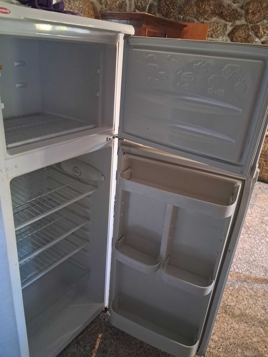 Vendo frigorífico Beken em bom estado