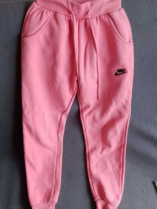 NIKE. Spodnie dresowe damskie