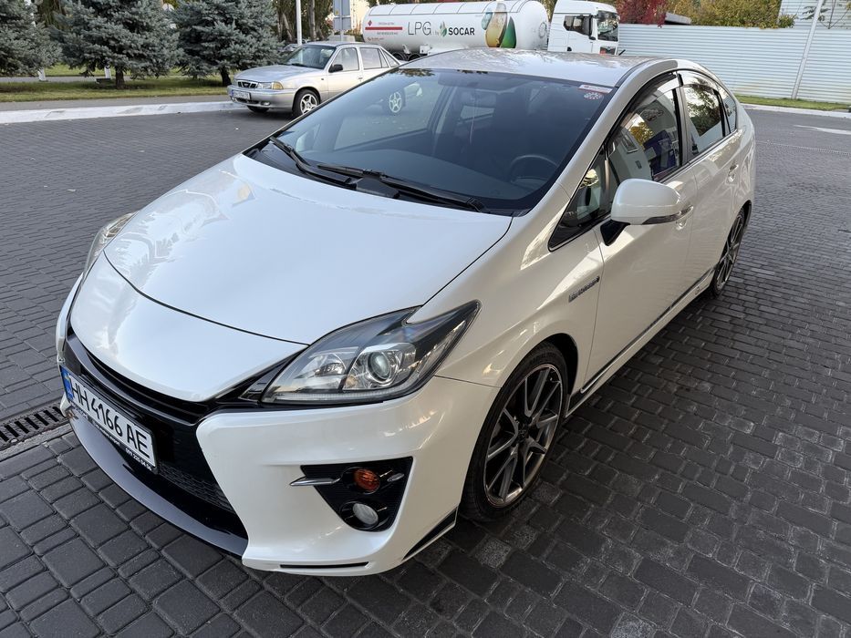 авто в аренду/оренда авто/аренда авто/аренда/оренда/Prius/гибрид
