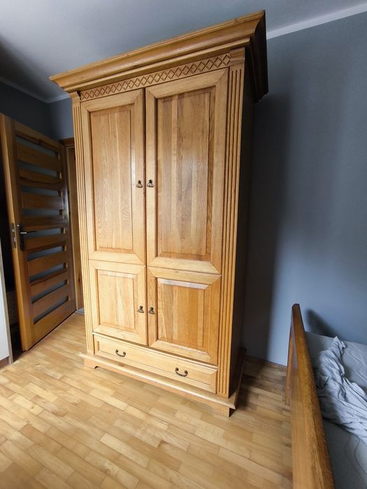 Duża dębowa szafa