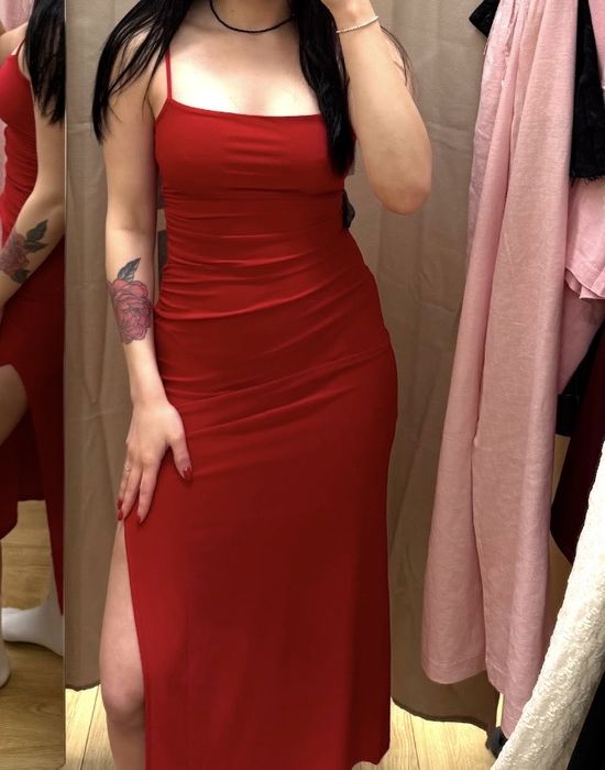 Жіноче платье червоне Bershka