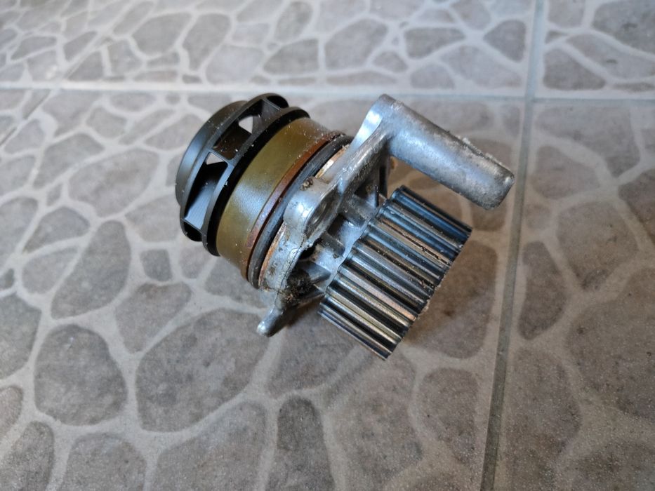 Помпа skoda fabia 2011 1.2 tdi