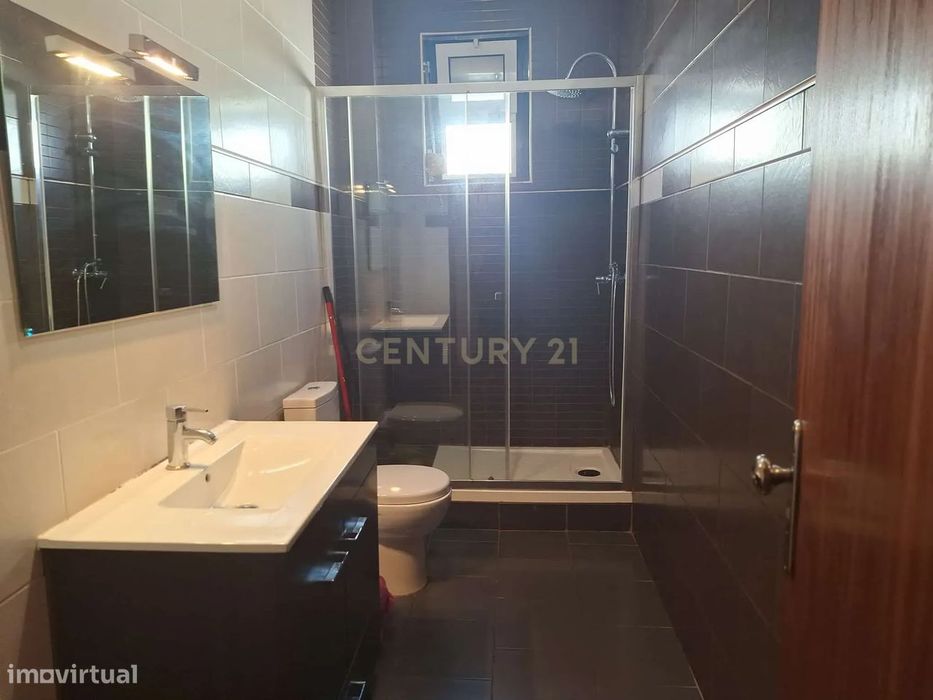Arrendamento T3 - Andar de Moradia + Sótão - 1.650,00€