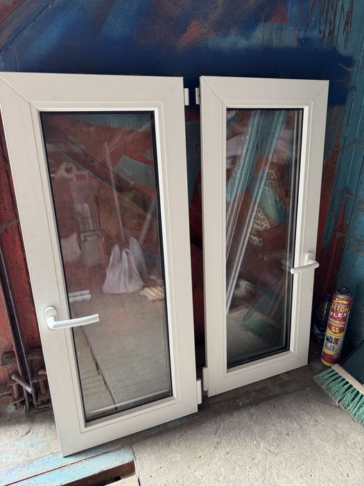 Двері вікна пластикові .б.у .балконні двері