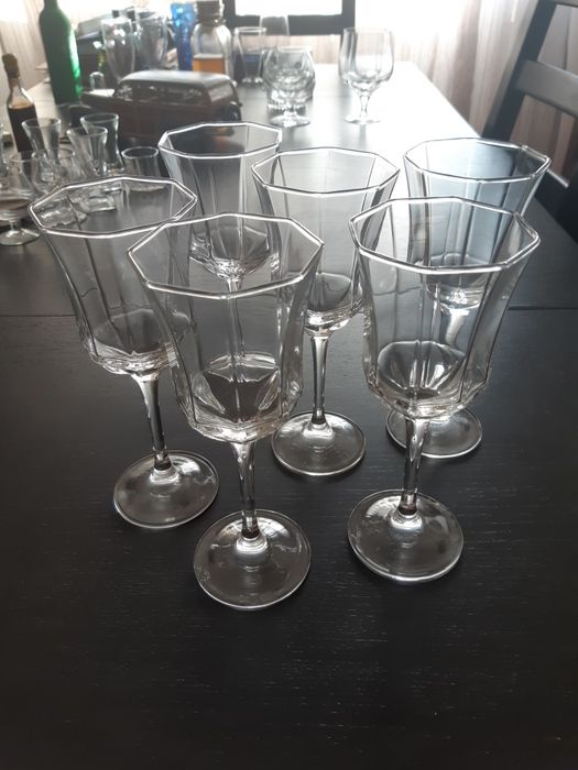 Conjunto de garrafas e copos