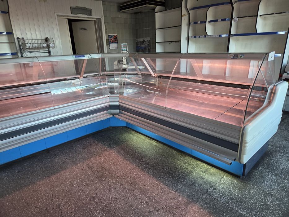 Lada chłodnicza z narożnikiem