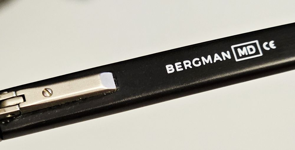 Czarne okulary / oprawki, Bergman