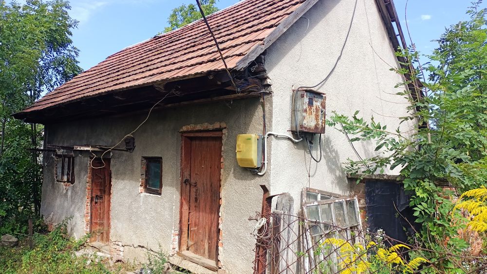 продається житловий будинок.три фази газ і земля площею 49 сотиків