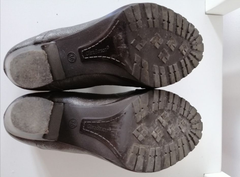 Buty wiązane na obcasie 36