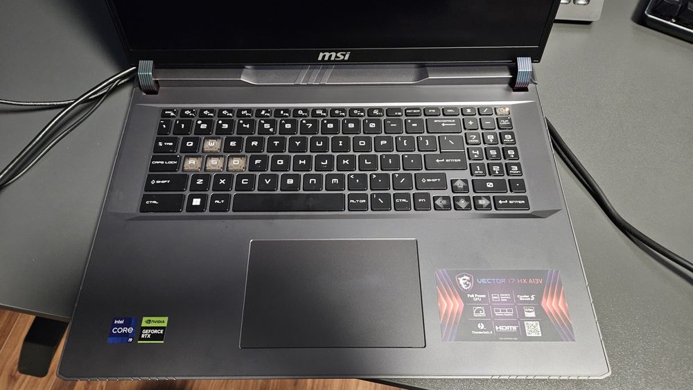 Laptop gamingowy MSI Vector 17 RTX4080 I9 1TB 32GB
