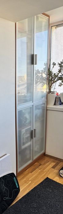 Вітринна шафа у вітальню/кухню