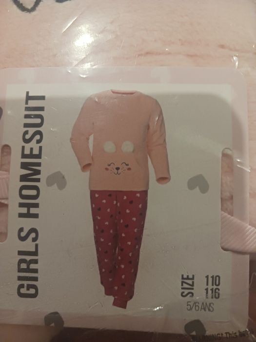 Piżamka misiu 110/116 a skarpetki gratis