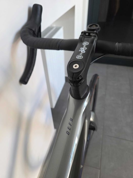 Giant Defy Advanced 1 2024 - rozmiar M/L, koła karbon SLR1, super stan