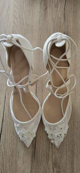 Nowe Prześliczne Białe Szpilki Koronkowe Wiązane Roz. 46