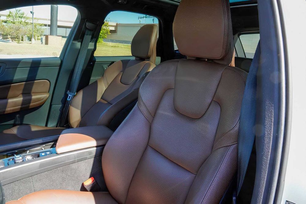 Volvo XC60 B5 Momentum      2022