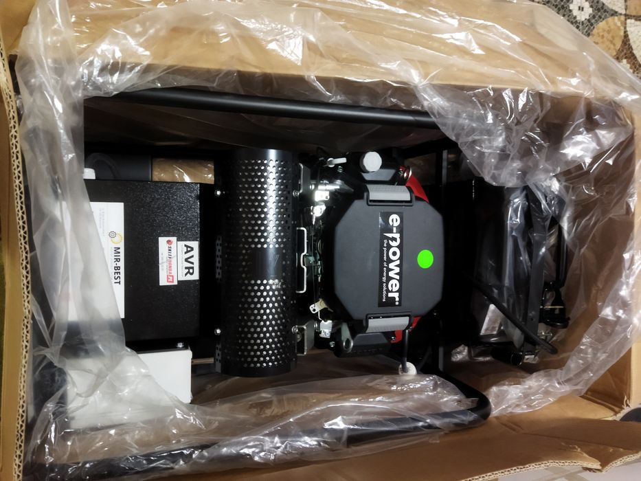 Бензиновий генератор Honda e-Power 12000