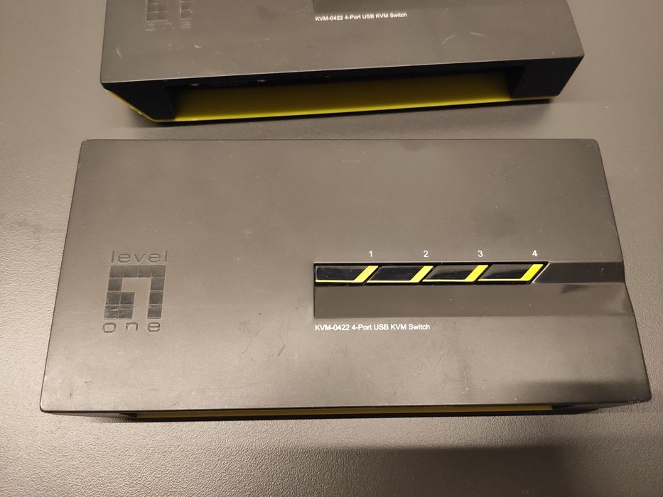 Przełączniki KVM LevelOne KVM-0422 USB 4xPC 2szt