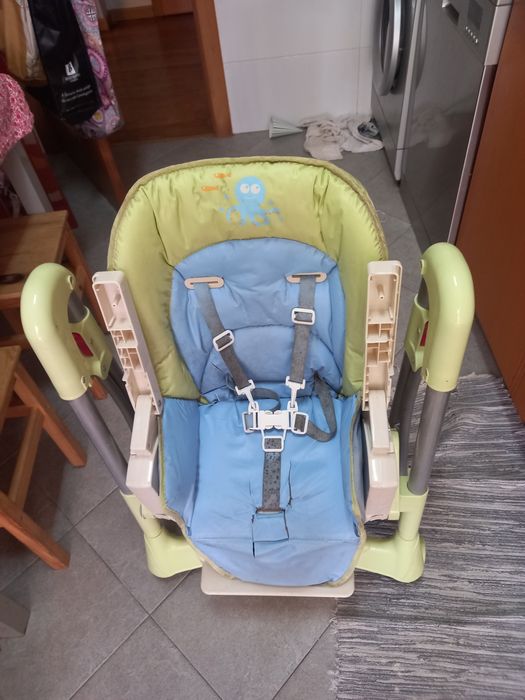 Cadeira bebé com 2 tabuleiros
