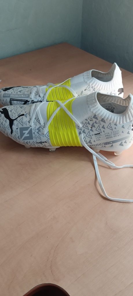 Бутси Puma білі/сірі: 2 000 грн. - Футбол Суми на Olx