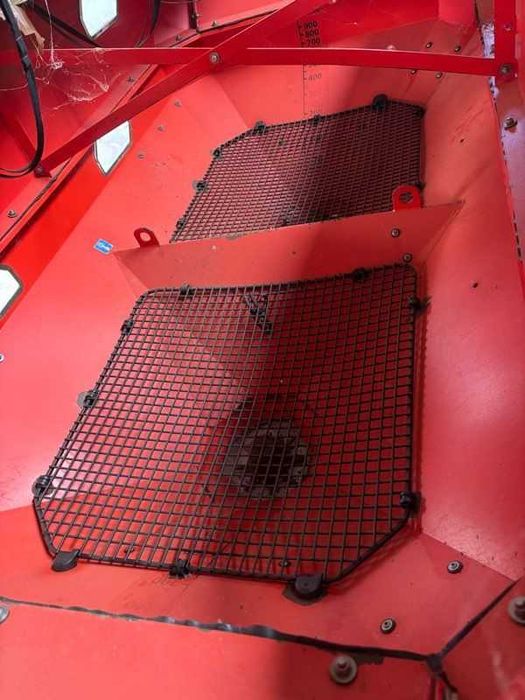 Розкидач мінеральних добрив РУМ 1200кг KUHN