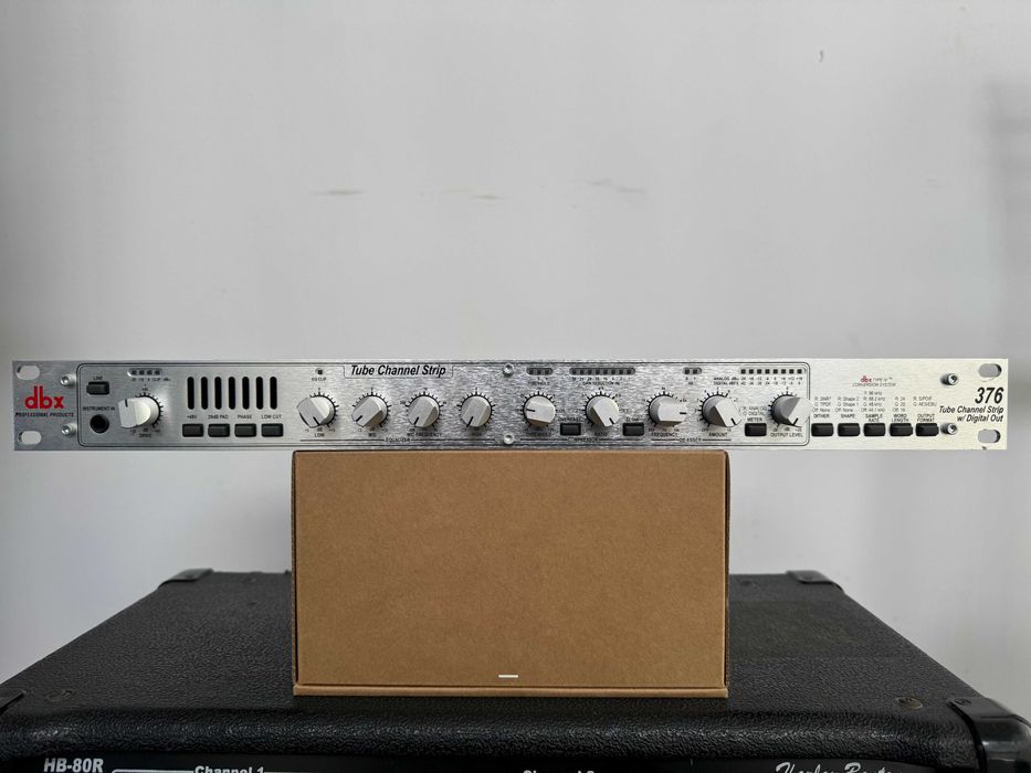 DBX 376 Pré amplificador a válvulas para voz