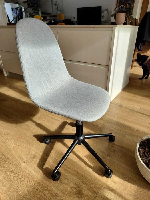 Cadeira de rodízios