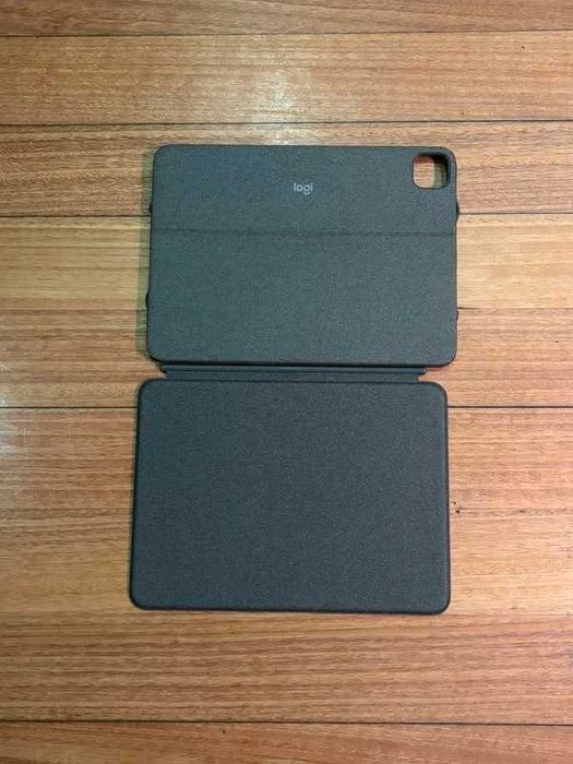 Logitech Combo Touch - iPad Pro 11 (1st, 2nd, 3rd Gen)