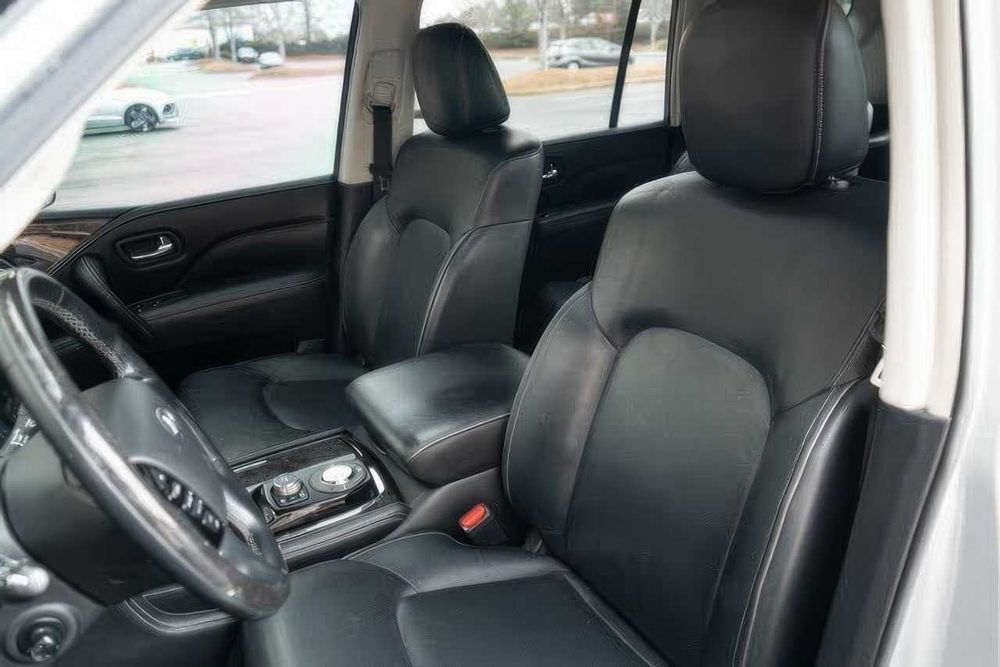 Infiniti QX80      2021