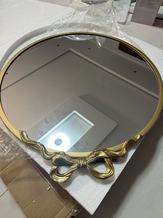 Okragle lustro scienne w stylu vintage