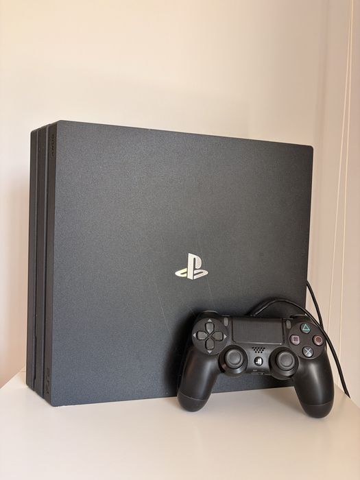 Dias Playstations 4 Pro 1TB
