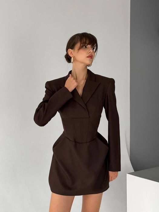 Супер сукня з імітацією корсету!