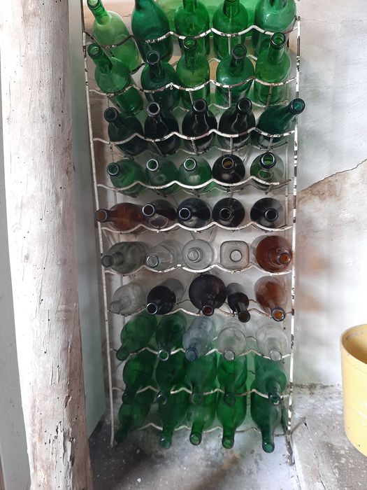 52 garrafas novas.verdes.castanhas e brancas.