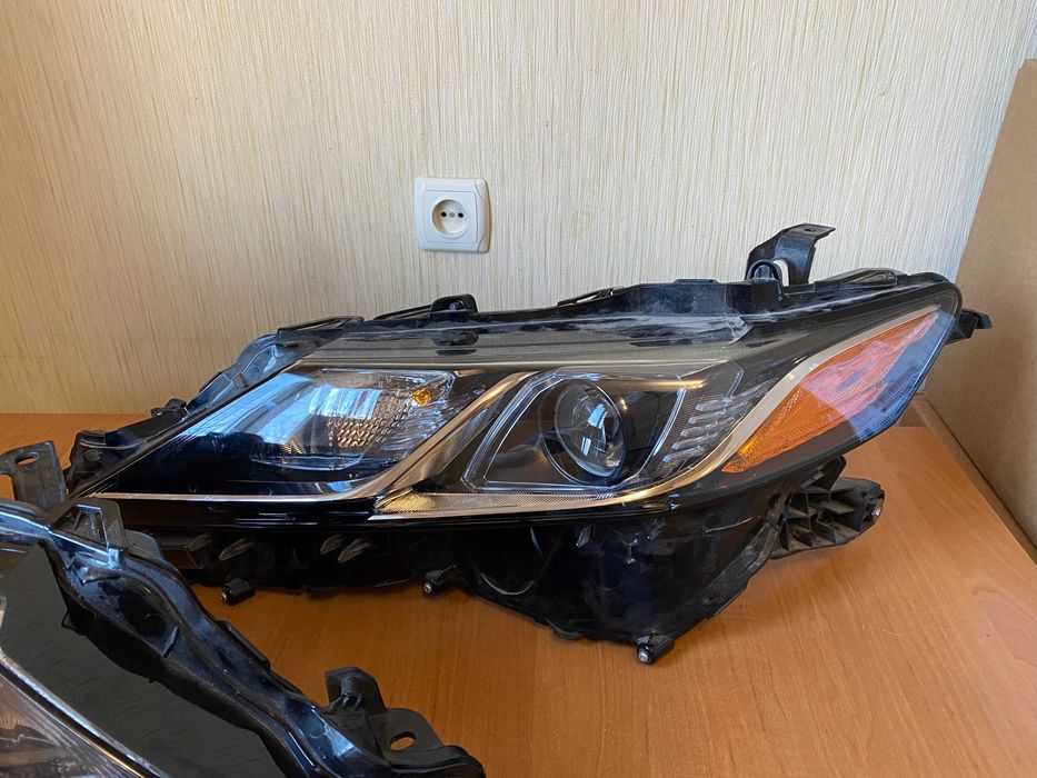 ОРИГІНАЛ Фари Toyota Camry 70 (2018–2024) LED ліва права