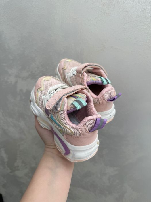 Кросівки для дівчинки весна