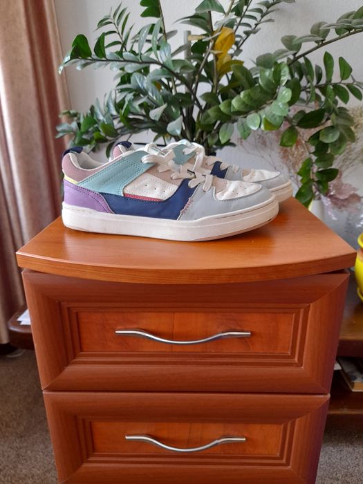 Кросівки ZARA 38 розміру, длина по стелькі 24, 5 см