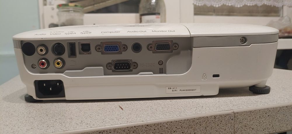 Projektor epson eb-x11
