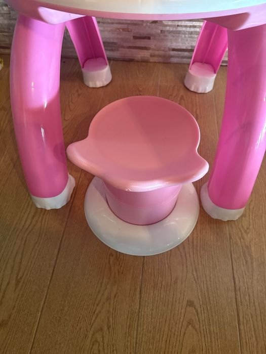 Mesa e cadeira Hello Kitty
