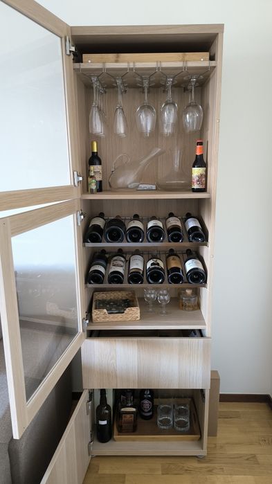 Móvel Garrafeira e Bar