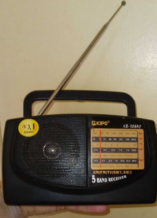 Радіоприймач гучний на батарейках і на 220 В