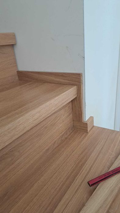 Schody i blaty dębowe oraz jesionowe na wymiar z montażem