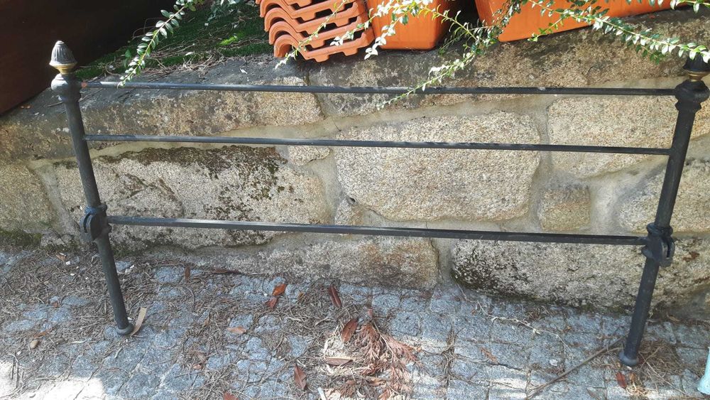 partes de camas em ferro muito antigas