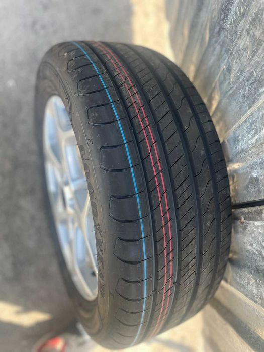 Комплект коліс з титанами 215/55R16 GOOD YEAR