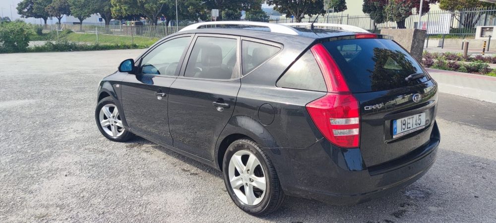 Kia Ceed 1.4 a gasolina  de novembro 2007