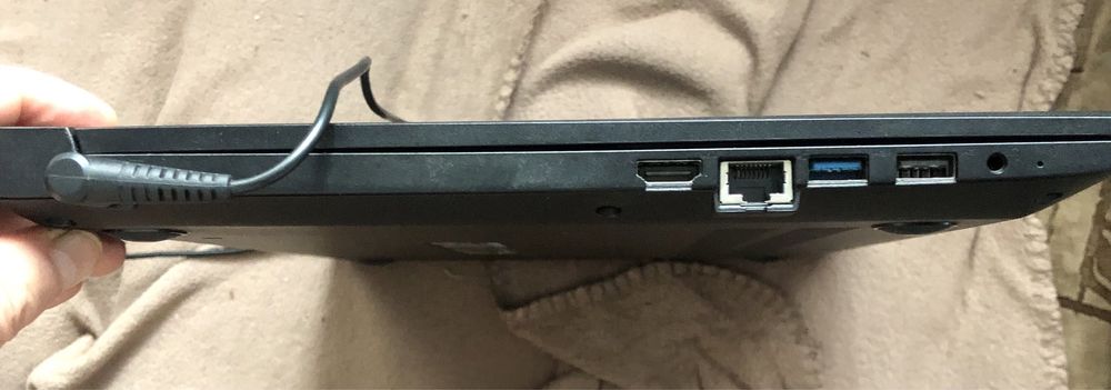 Ноутбук Lenovo в рабочем состоянии