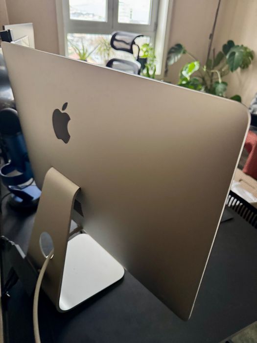 iMac 21.5” Apple MMQA2PO/A | i5 | 8GB | 1TB | Impecável | Na Caixa