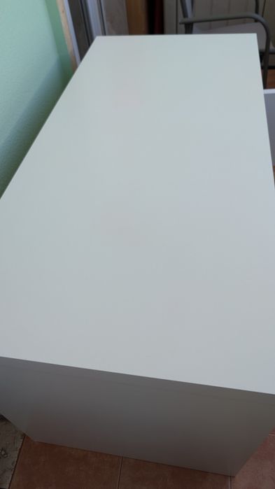 Secretária IKEA MALM branca 140x65 — como nova, já montada