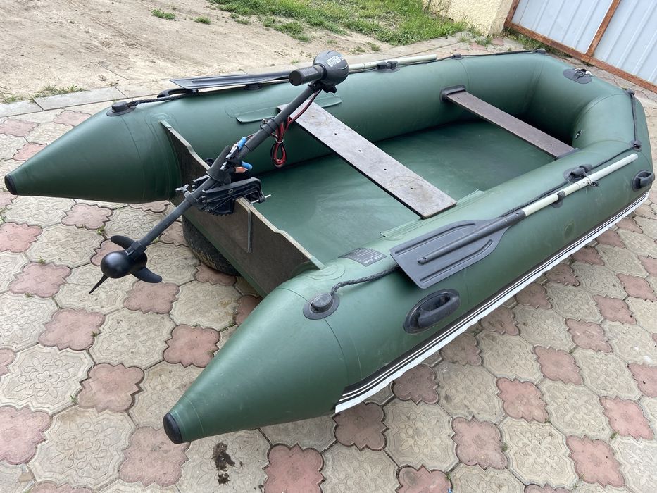 Продам лодку ПВХ 330 в хорошем состоянии