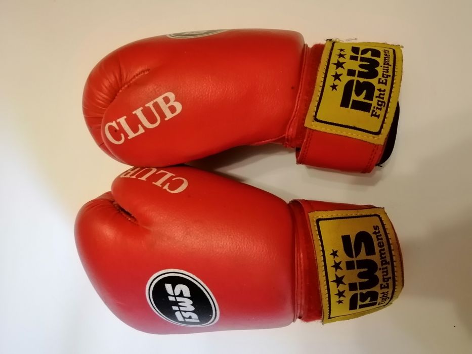 Перчатки боксерские.