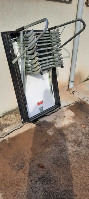 Escada para sótão retrátil manual