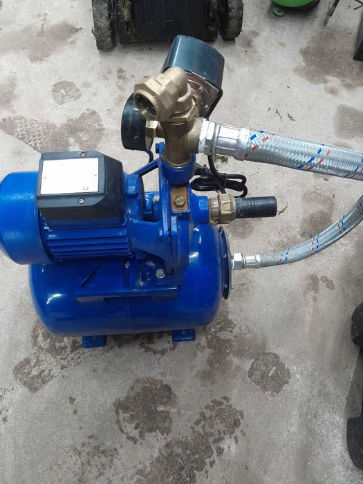 Bomba de agua relativamente nova